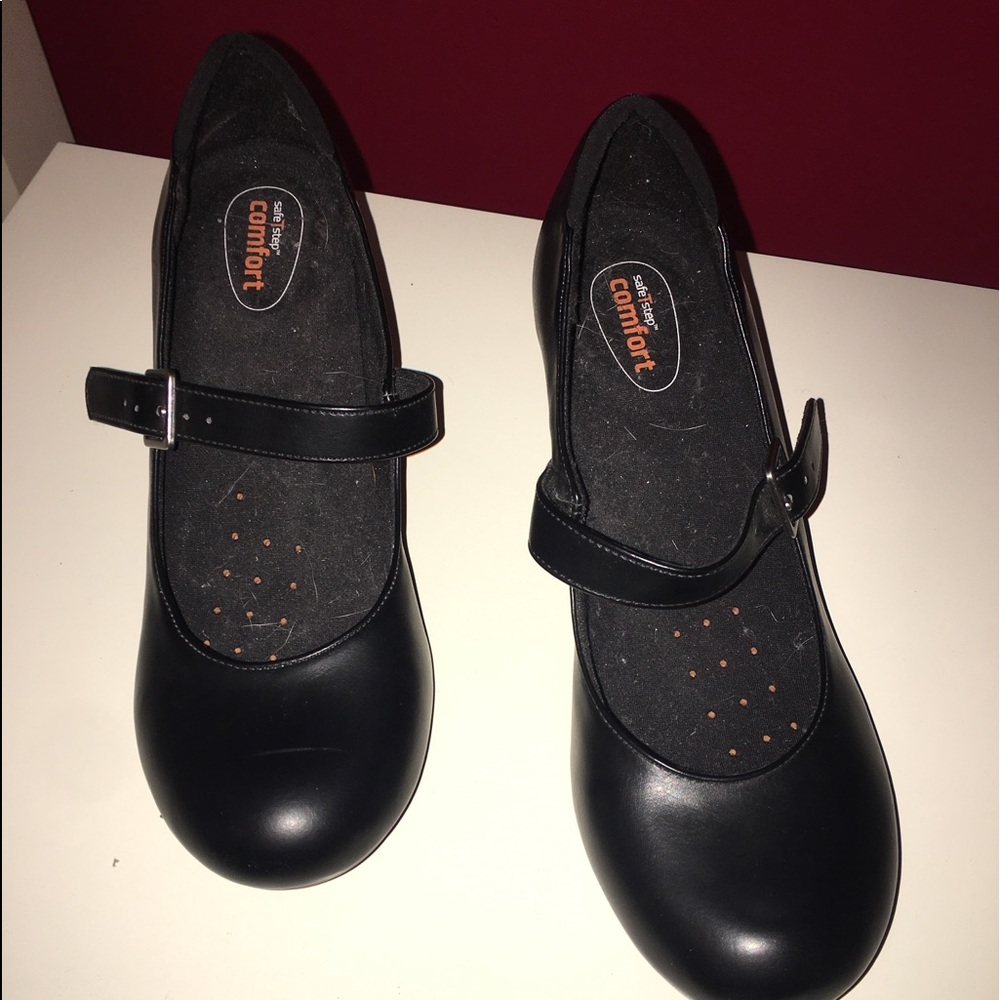 Stride rite safe step heeled shoes